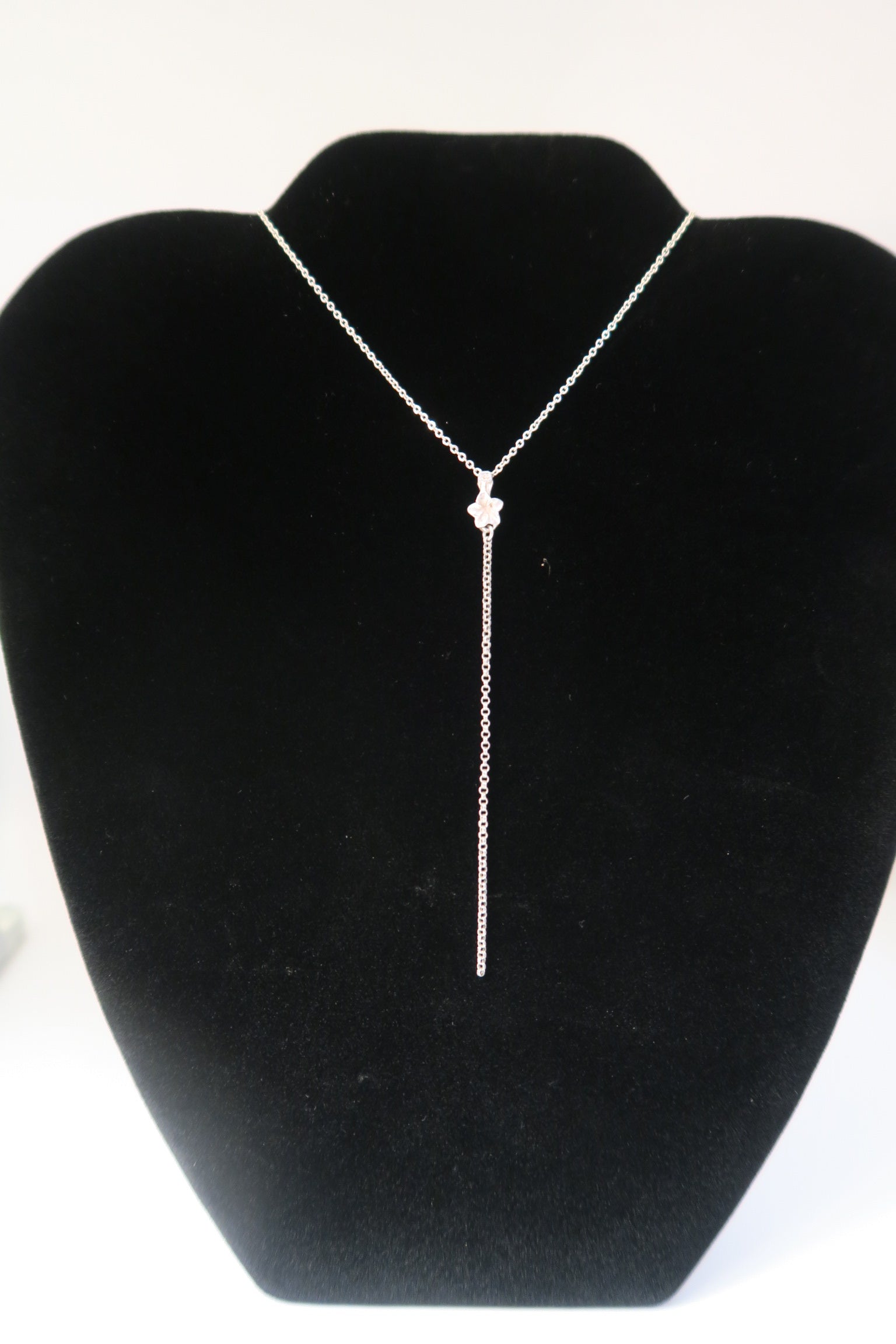 SINGLE FLOWER DROPLET PENDANT
