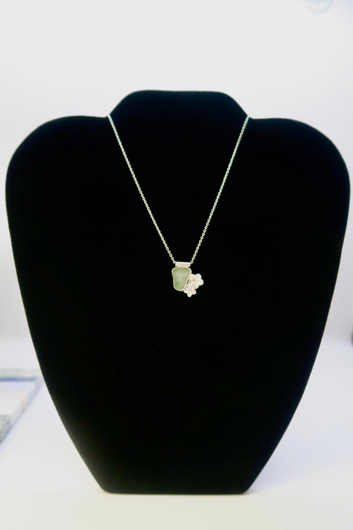 SEAGLASS FLORAL PENDANT