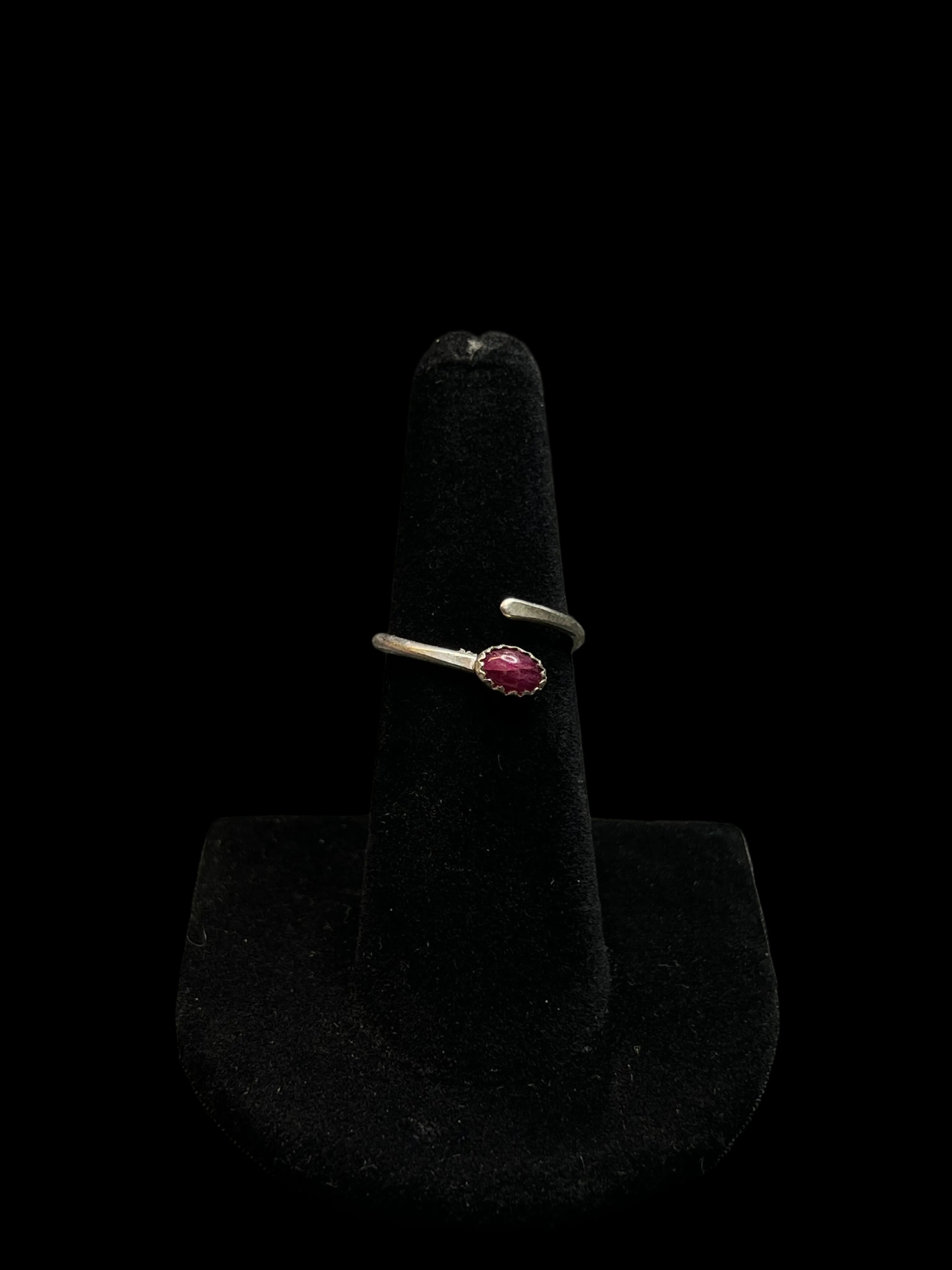 ADJUSTABLE SINGLE RUBY RING