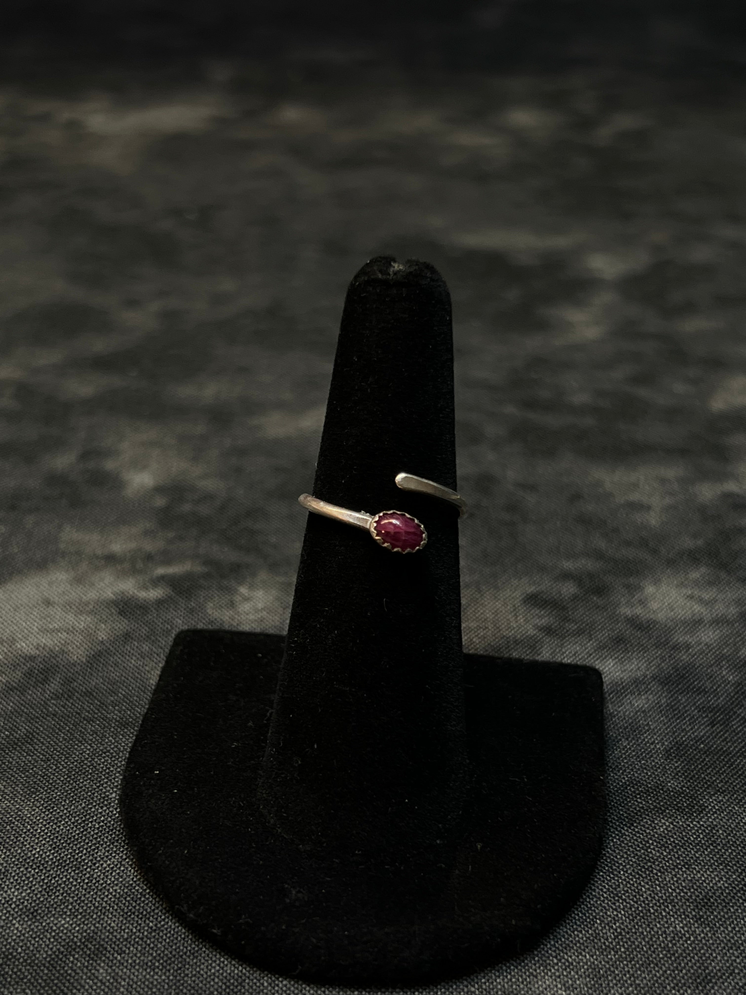 ADJUSTABLE SINGLE RUBY RING