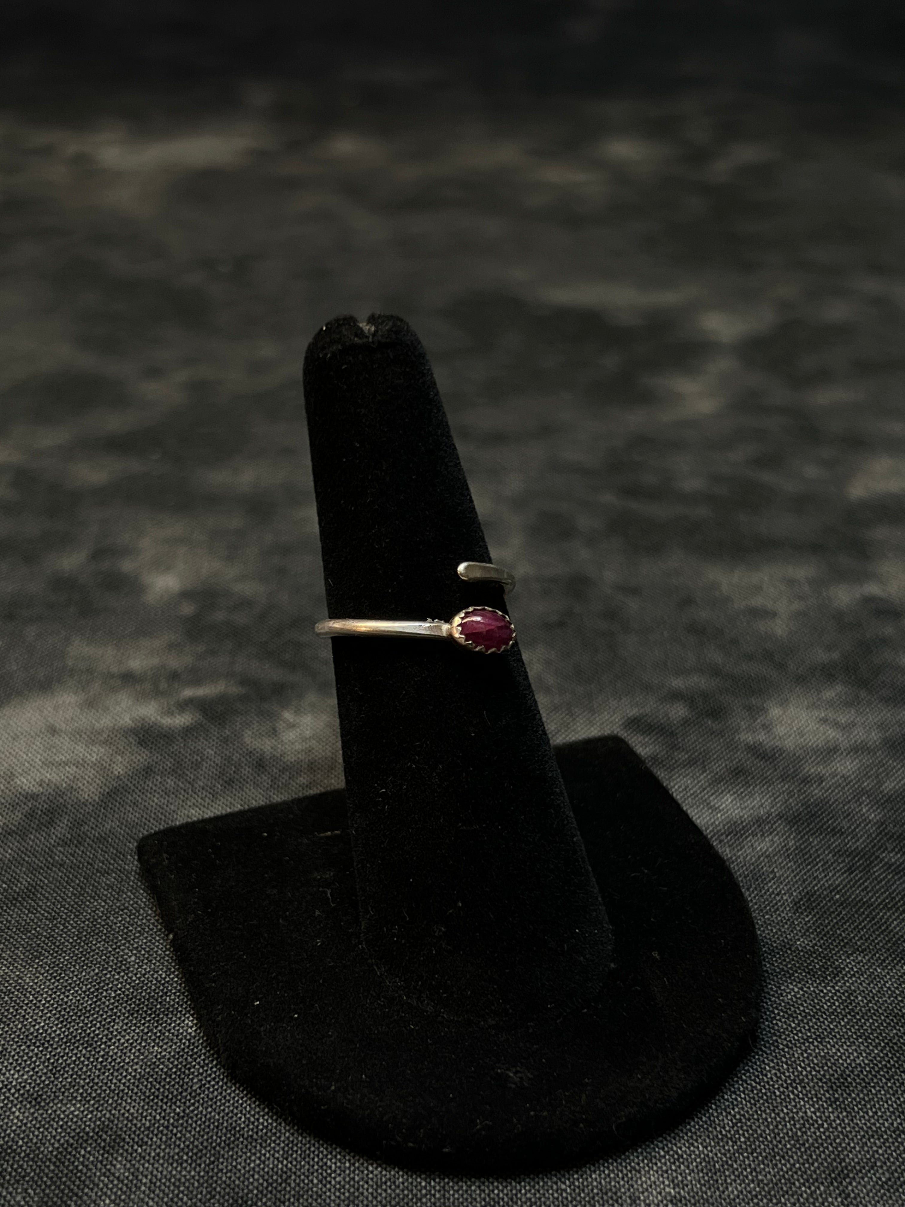 ADJUSTABLE SINGLE RUBY RING