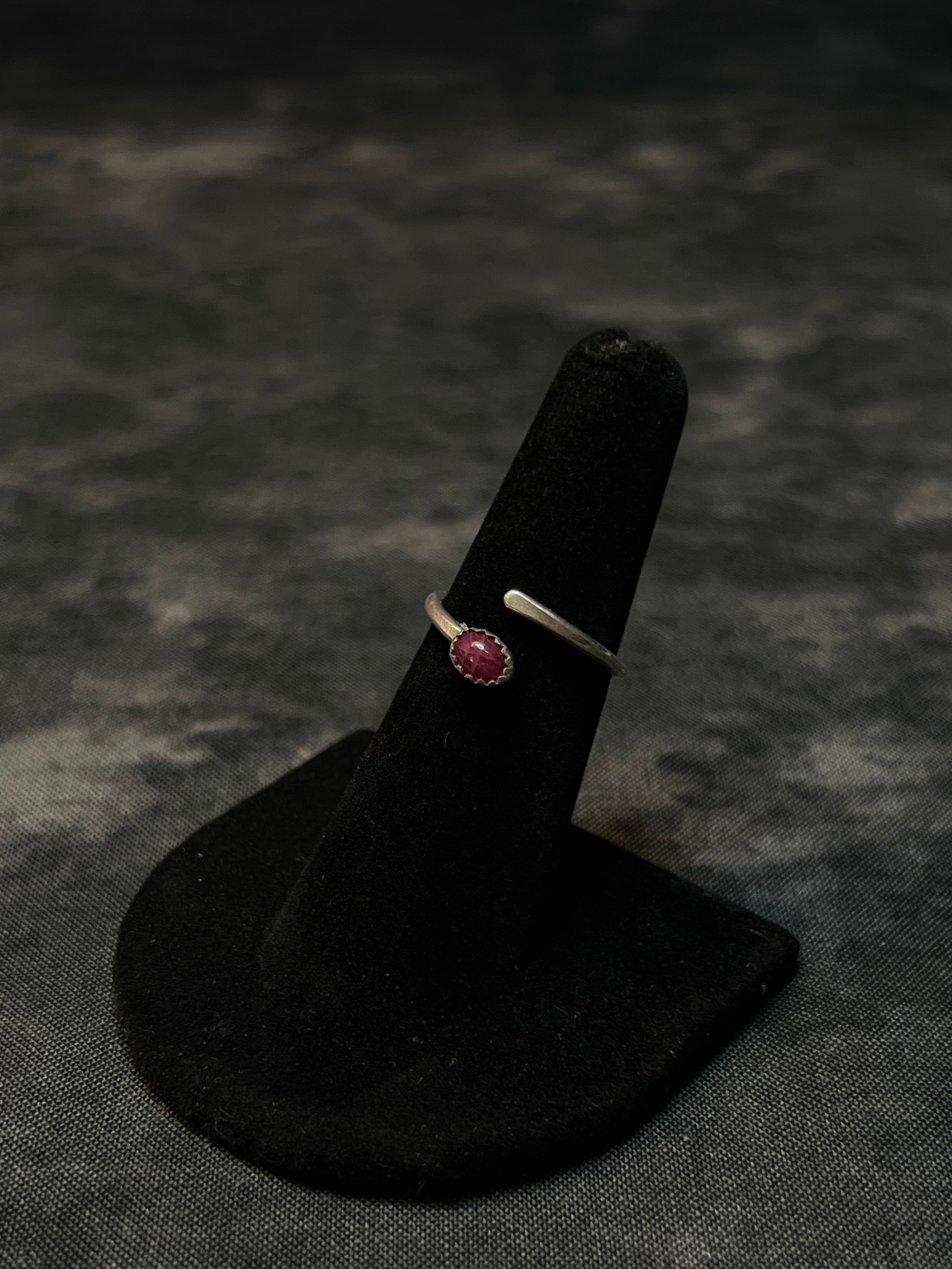 ADJUSTABLE SINGLE RUBY RING