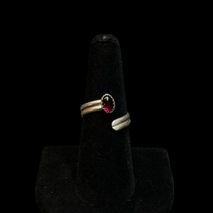 ADJUSTABLE SINGLE GARNET RING
