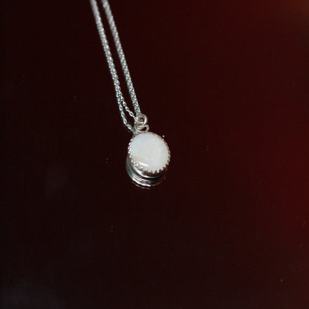 MOONSTONE NECKLACE