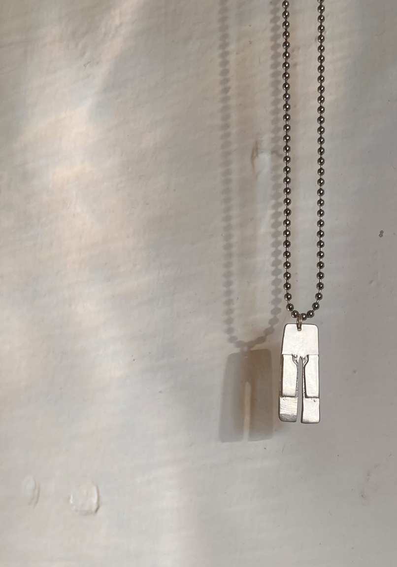DOUBLE KNEE JEAN PENDANT