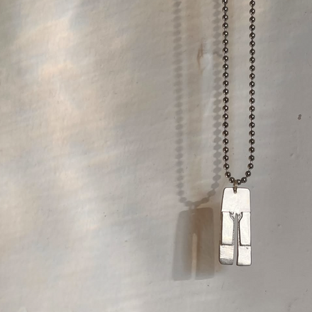 DOUBLE KNEE JEAN PENDANT